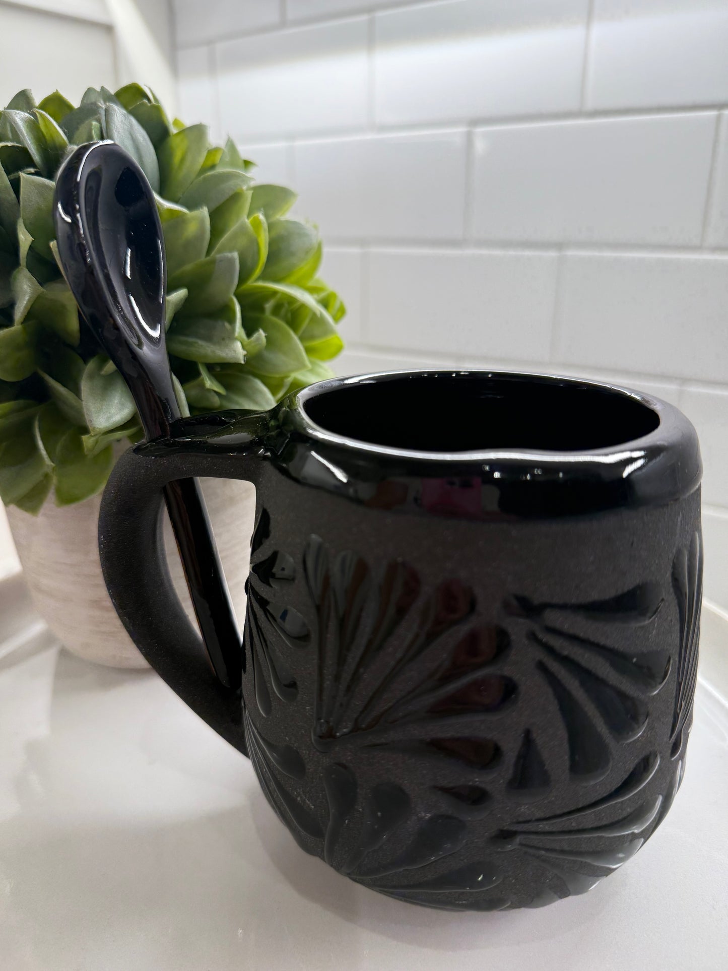 Elegant Taza Candle & Spoon Black
